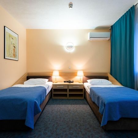 Ibb Hotel Mińsk Zewnętrze zdjęcie